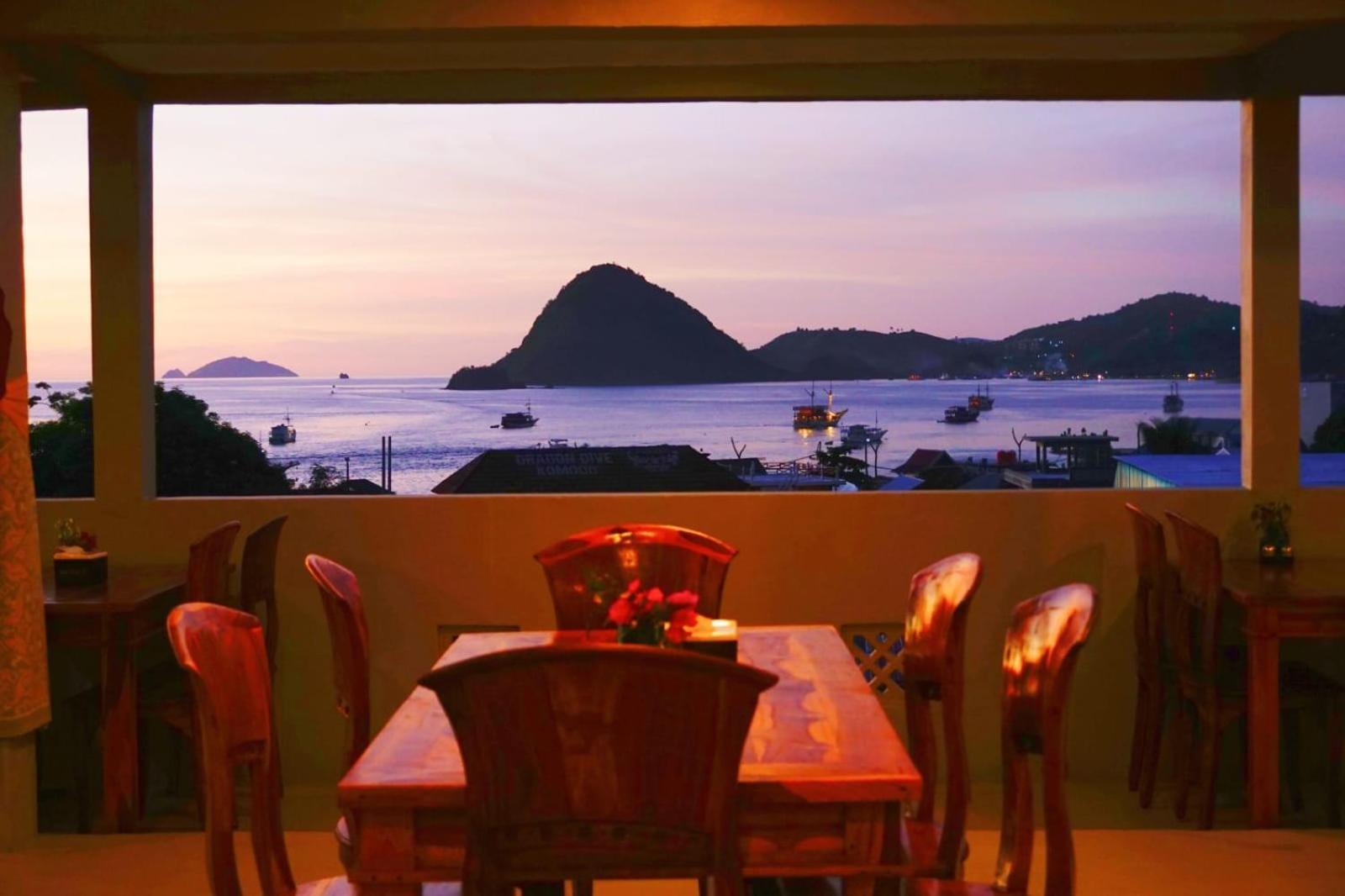 Komodo Lodge Лабуан-Бахо Экстерьер фото