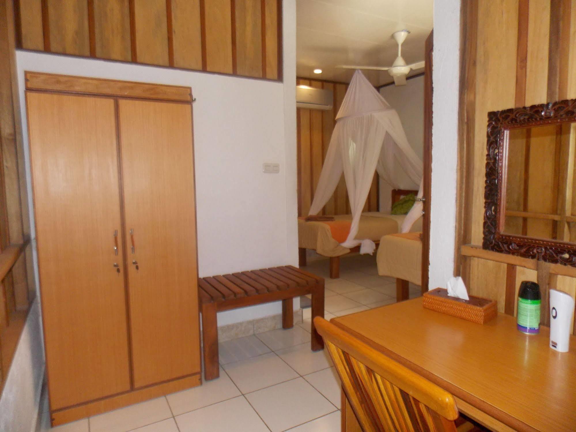 Komodo Lodge Лабуан-Бахо Экстерьер фото