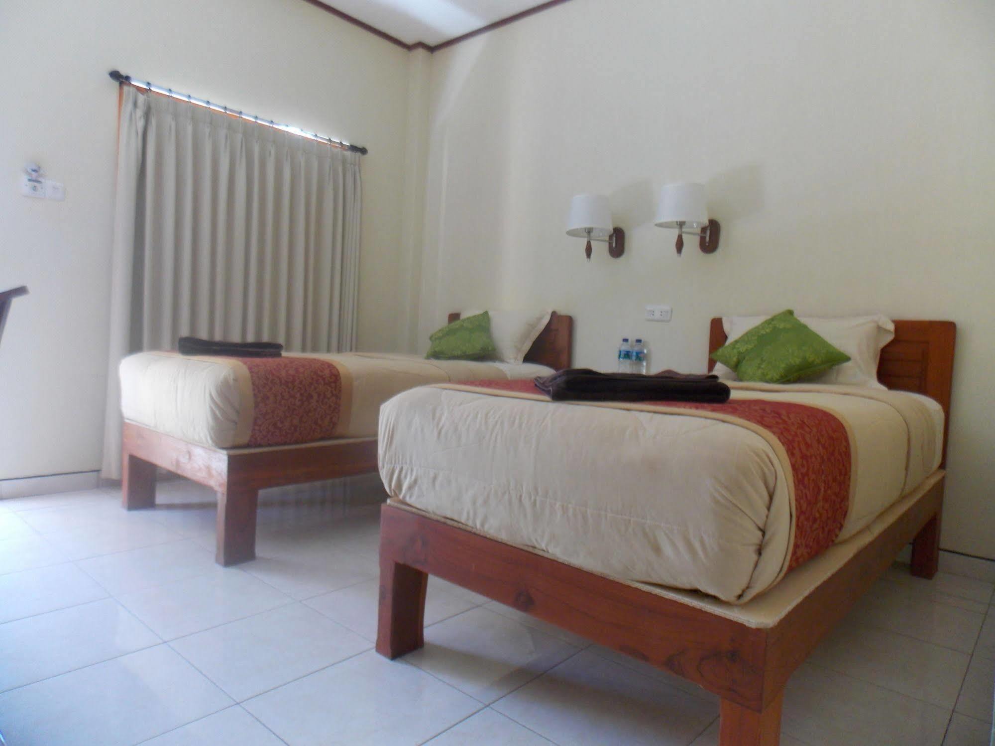 Komodo Lodge Лабуан-Бахо Экстерьер фото