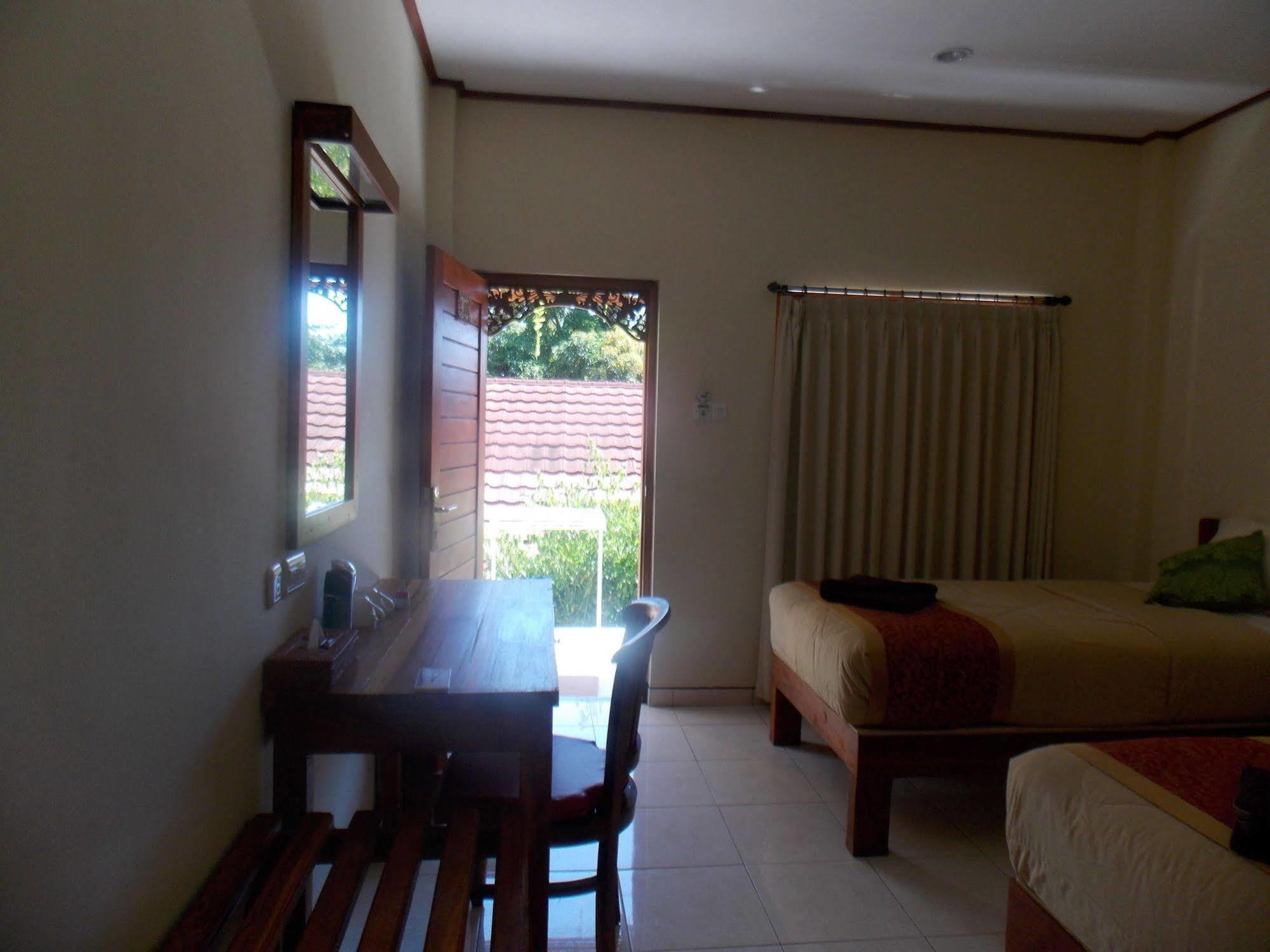 Komodo Lodge Лабуан-Бахо Экстерьер фото